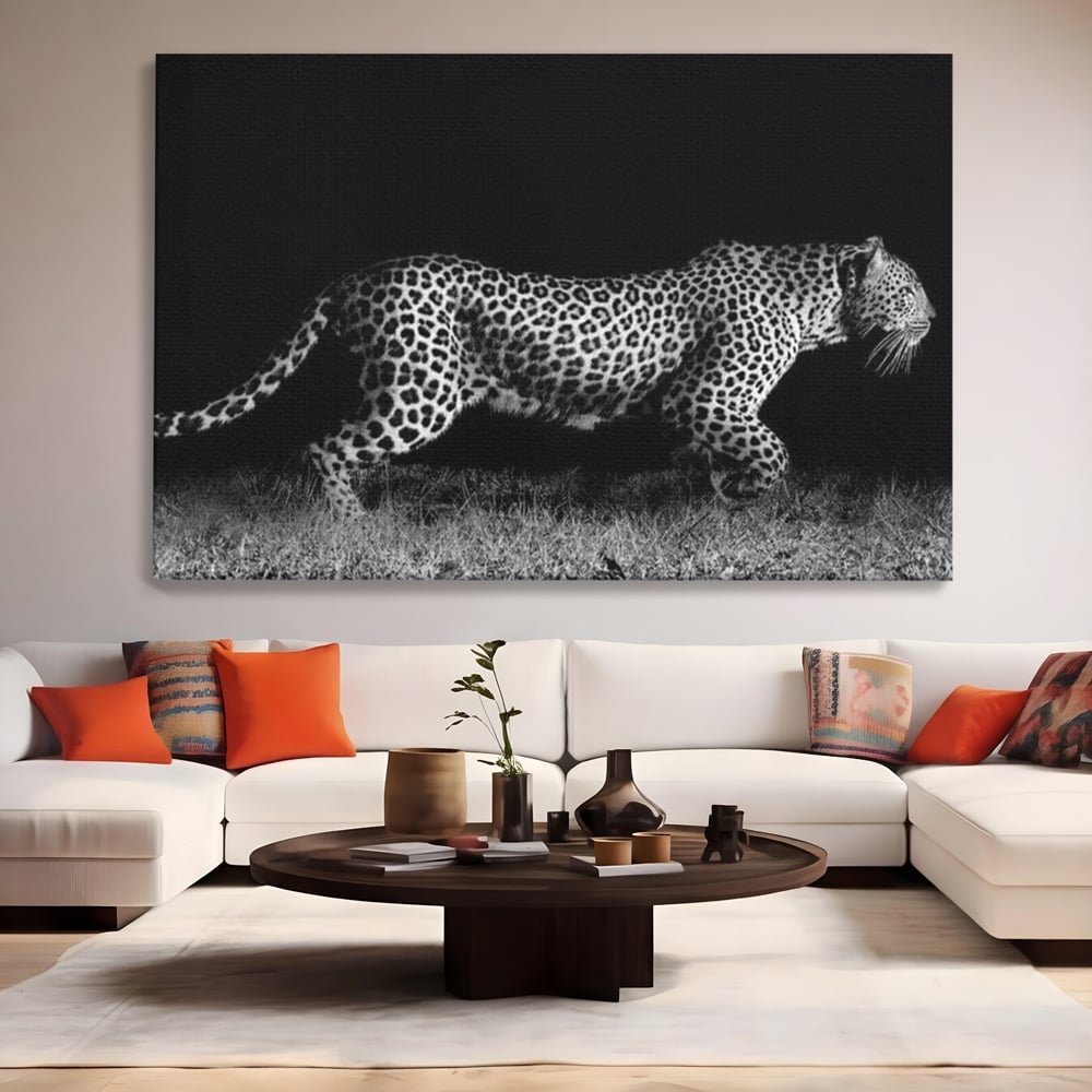 Tablou canvas cu tablou canvas cu jaguar nocturn, fara rama, pe sasiu de lemn, pe perete intr-un living